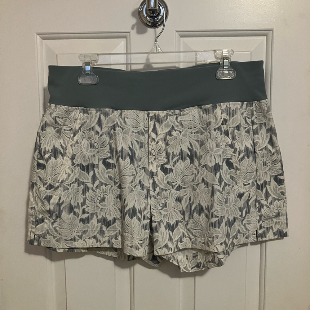 Athleta Size 12 Floral Pattern Shorts